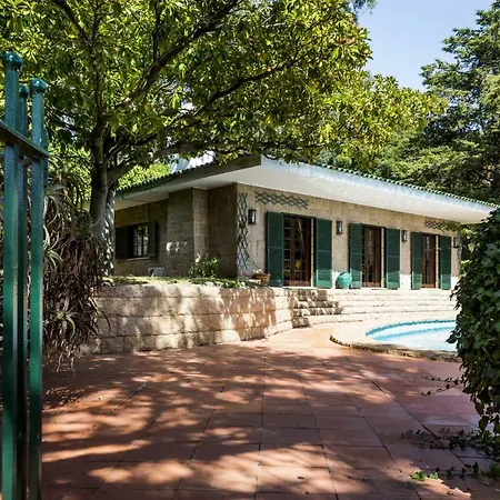 Entre Rochas Pool House By The Getaway Collection